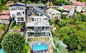 Noah River House